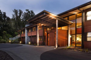 Te Waonui Forest Retreat